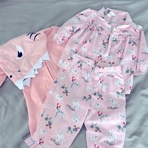 Girls pajamas 6-12 months Janie and jack and shark hoodie
